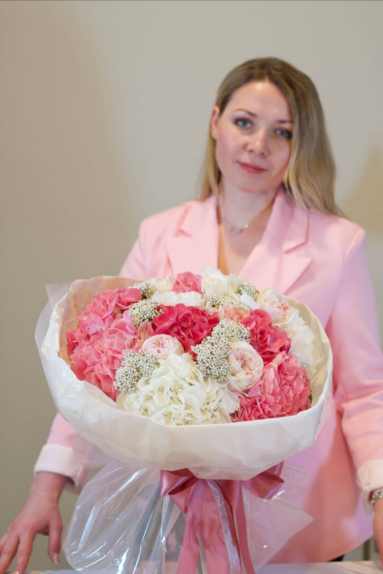 🌸 Premium Pink Hydrangea & Garden Rose Bouquet