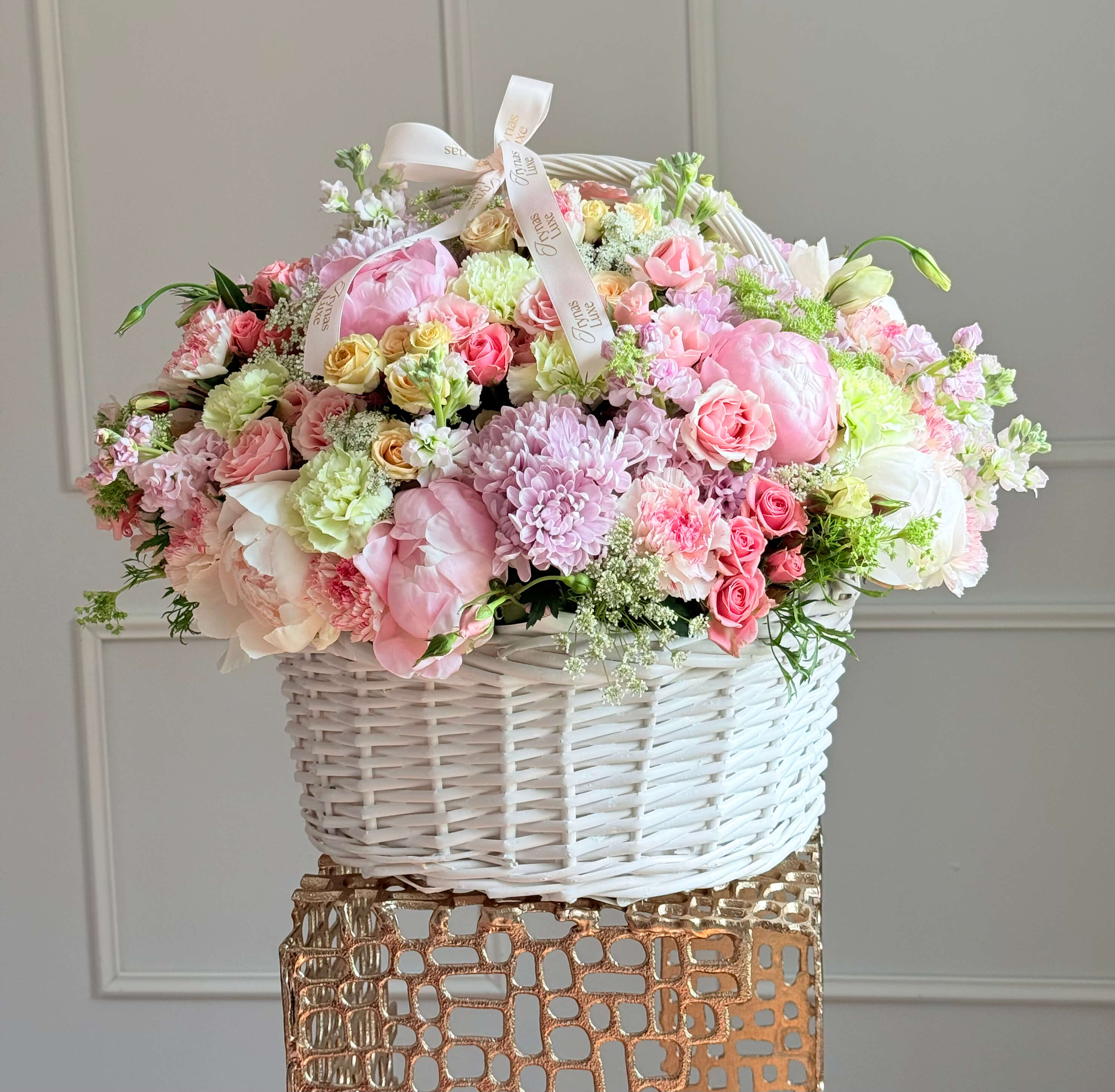 Spring Basket in Delicate Tones – A Joyful Gift for Loved Ones