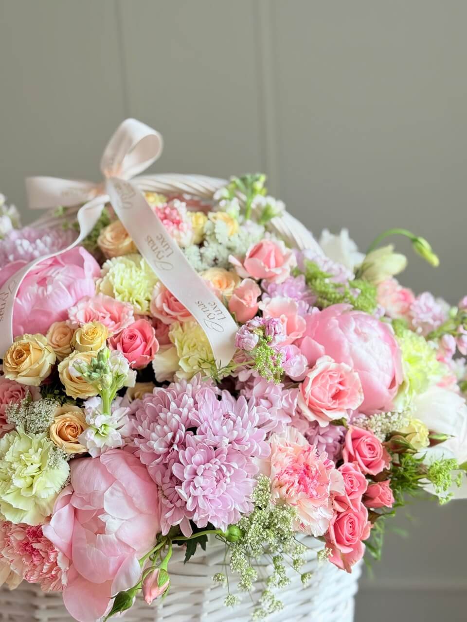 Spring Basket in Delicate Tones – A Joyful Gift for Loved Ones